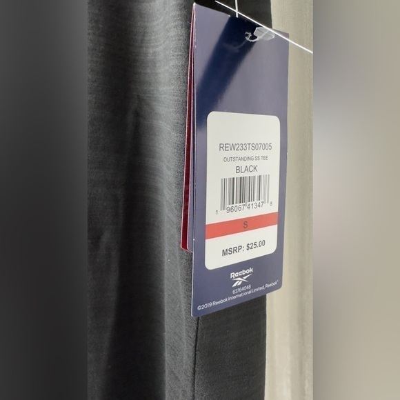 Reebok women’s small slim fit black athletic shirt​ - Picture 4 of 7